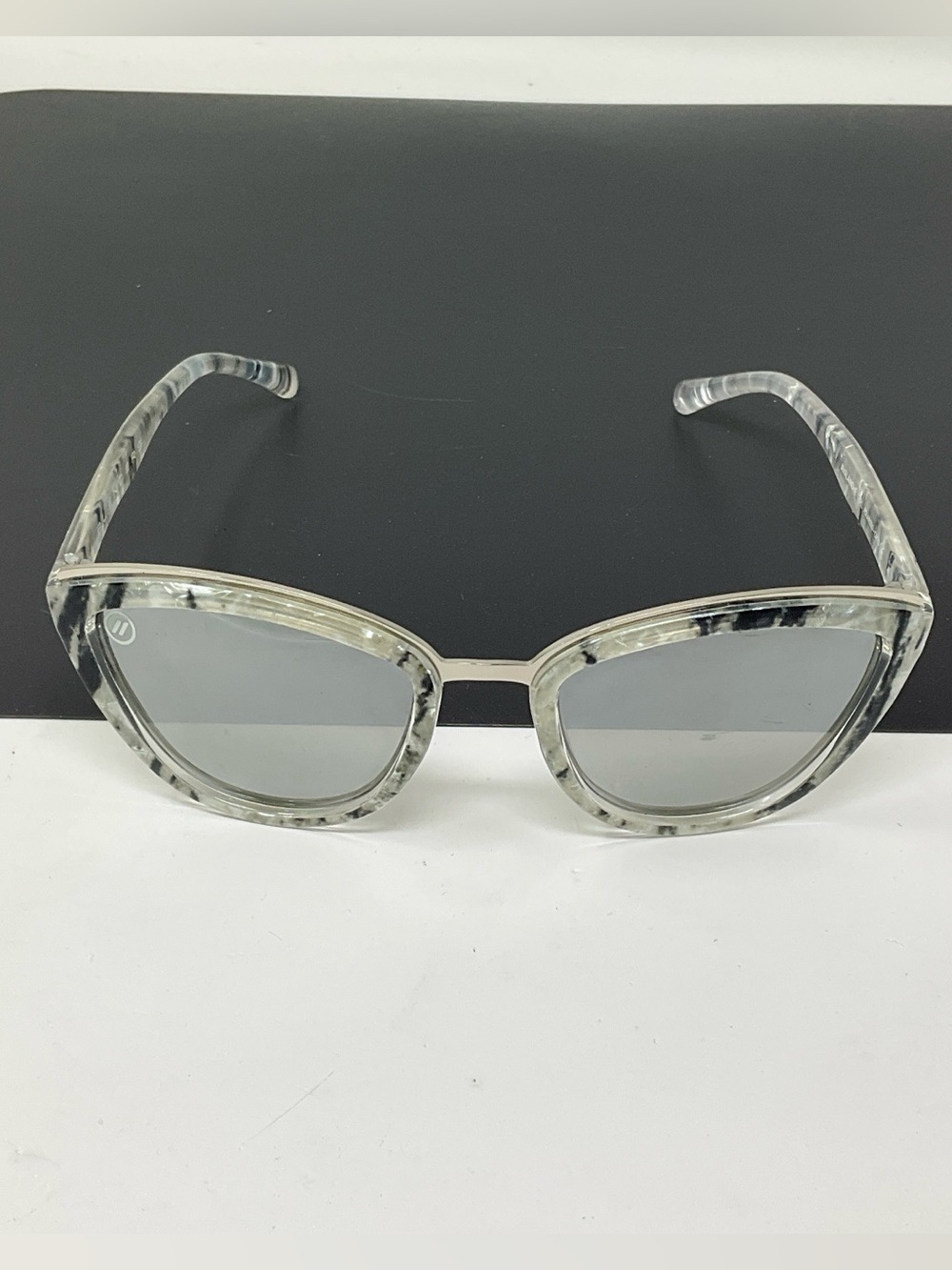Blenders Avalanche Girl polarized sunglasses scratches
